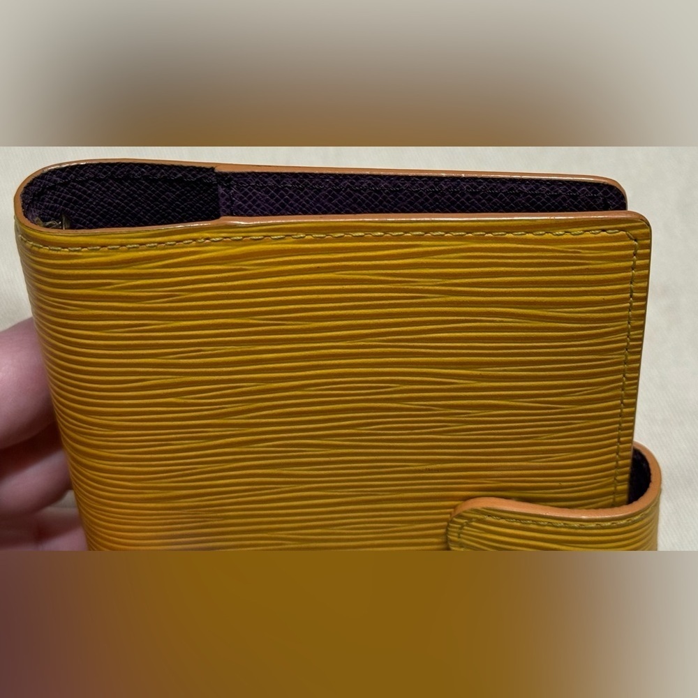 Louis Vuitton small (PM) ring agenda cover in yellow Epi leather - Picture 11 of 12